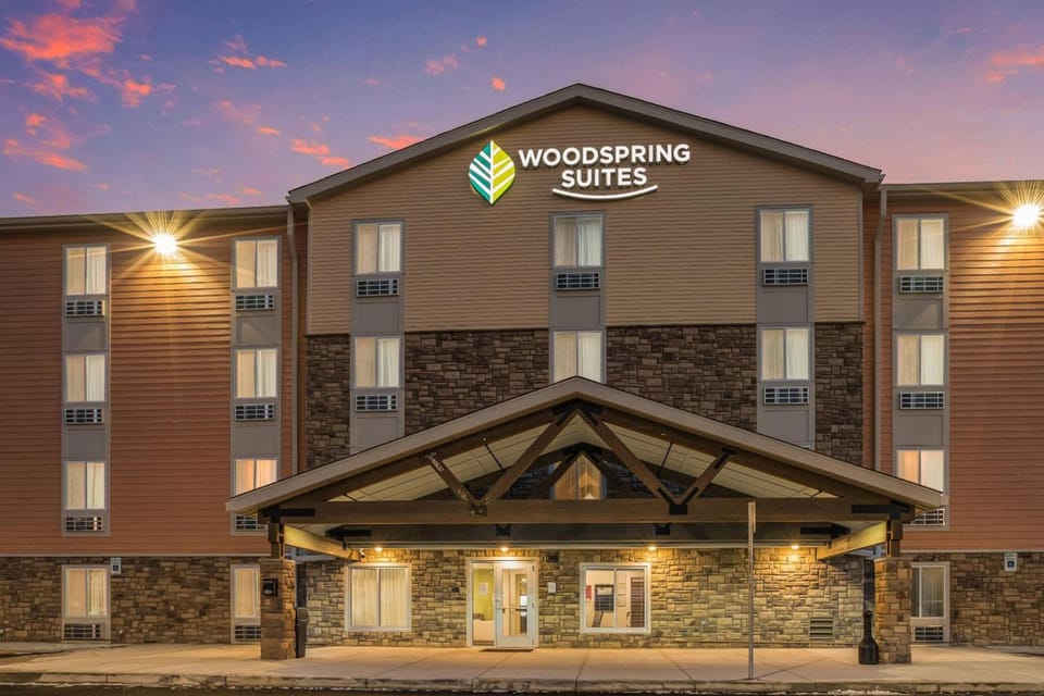 WoodSpring Suites Novi Farmington Hotel in Farmington Hills
