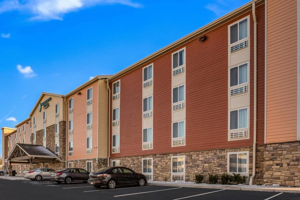 WoodSpring Suites Novi Farmington Hotel in Farmington Hills