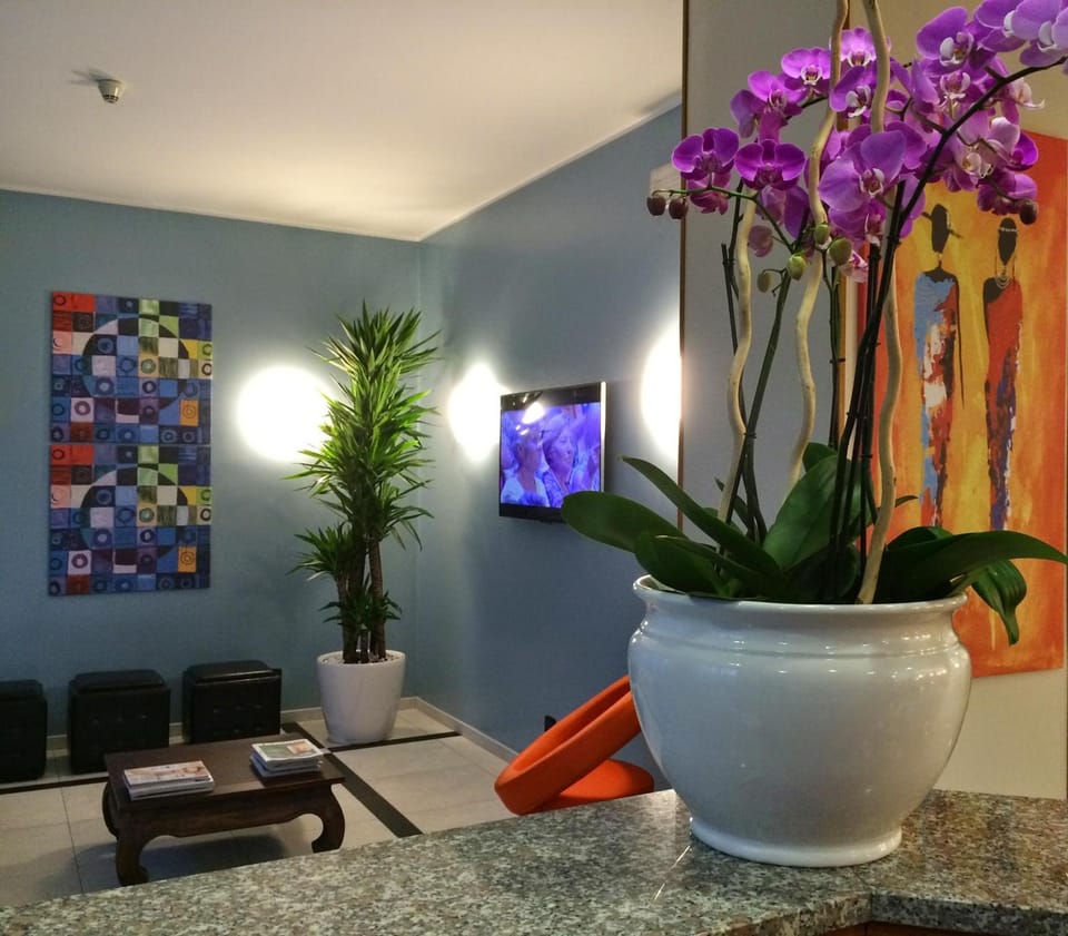 Shared lounge/TV area