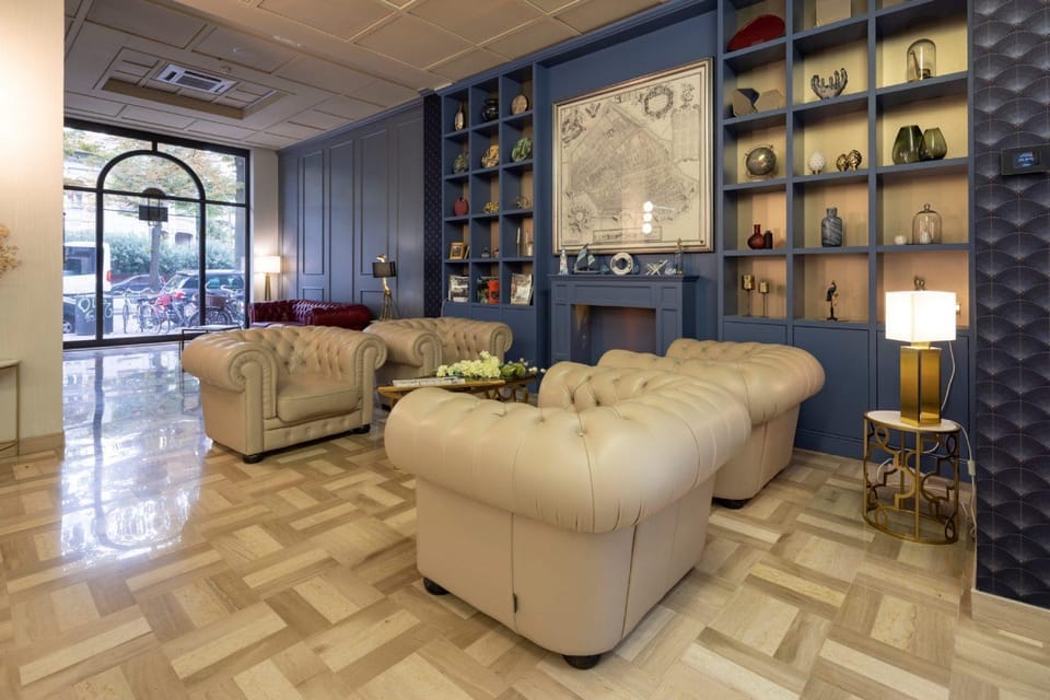 Shared lounge/TV area