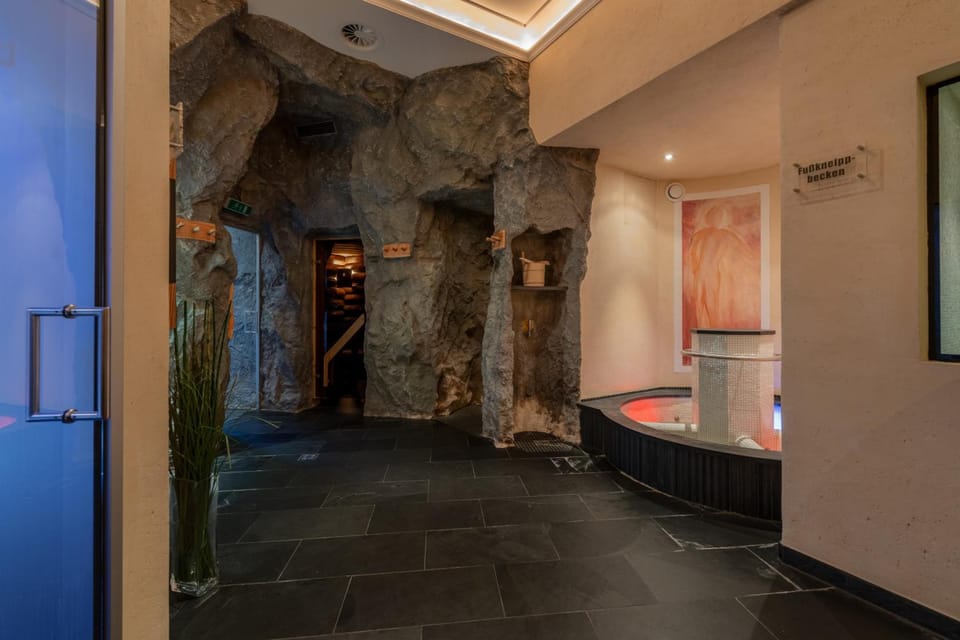 Hotel Burgwald - Ski In & Ski Out Hotel in Lech