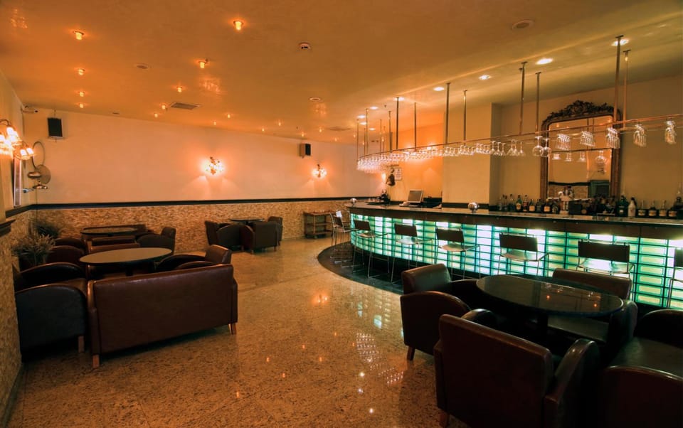 Bar/lounge