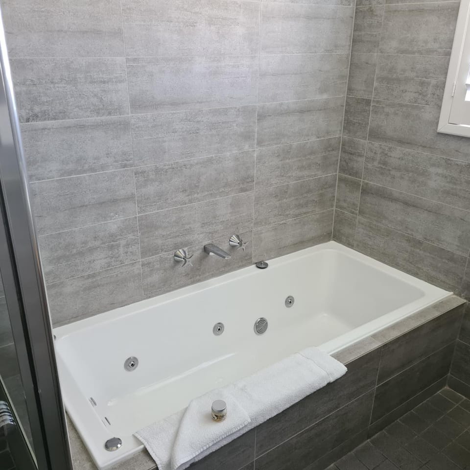 Quays Hotel Hotel in Batemans Bay