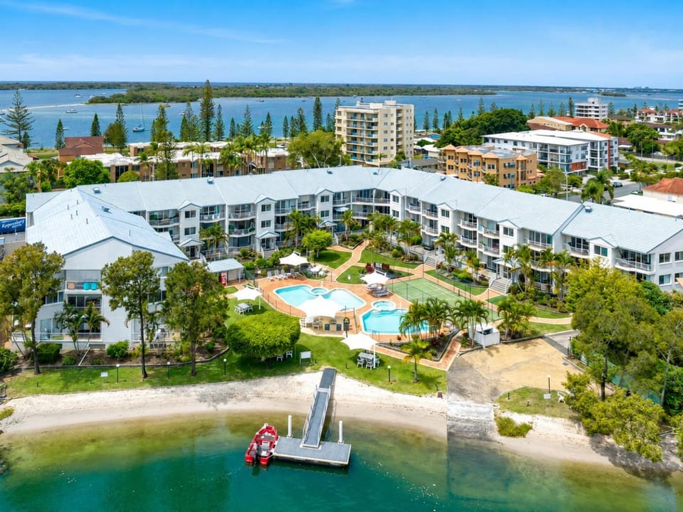 Pelican Cove Waterfront Apartments Apartment hotel in South Stradbroke