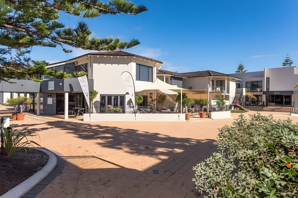 Quality Resort Sorrento Beach Hotel in Perth