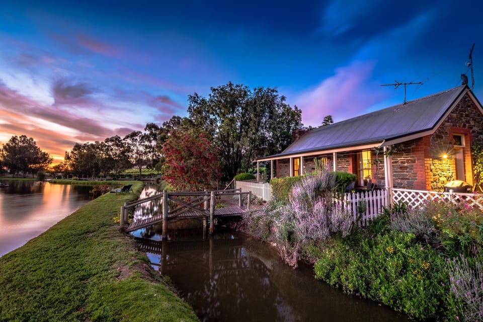 Stonewell Cottages & Vineyards Retreat Lodge in Marananga