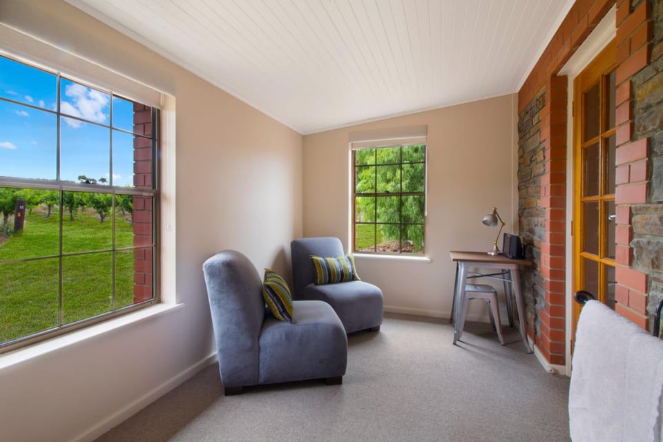 Stonewell Cottages & Vineyards Retreat Lodge in Marananga