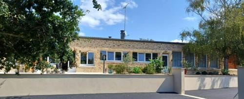 Chez Jollyjune, a moins d'une heure du Mont Saint Michel Hotel in Jullouville