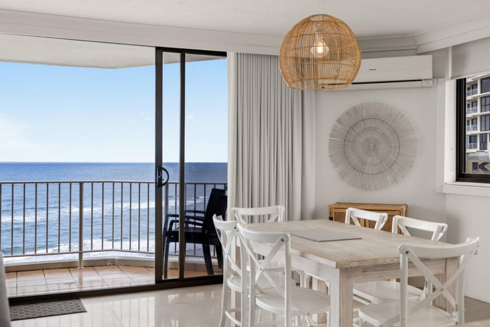 Breakers North Absolute Beachfront Apartments                                                Apartment hotel in Surfers Paradise