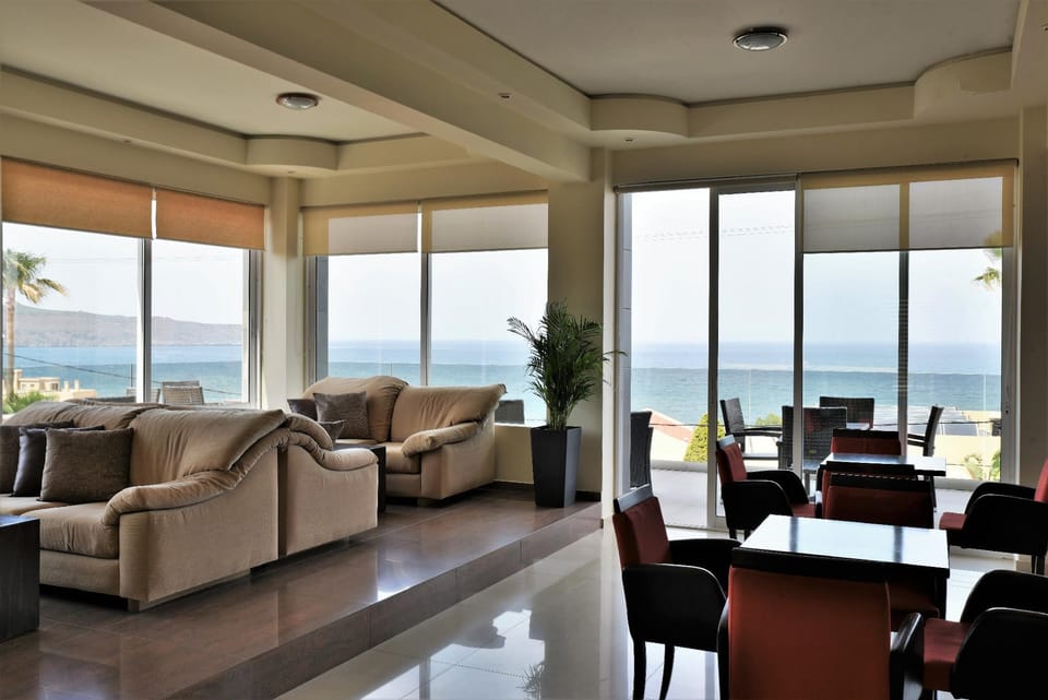 Hotel Theo Resort in Agia Marina