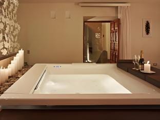Hot tub