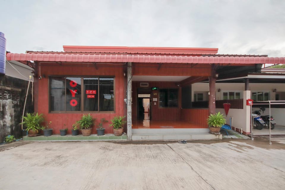 OYO 75331 Hareeya Hotel Hotel in Khok Kloi
