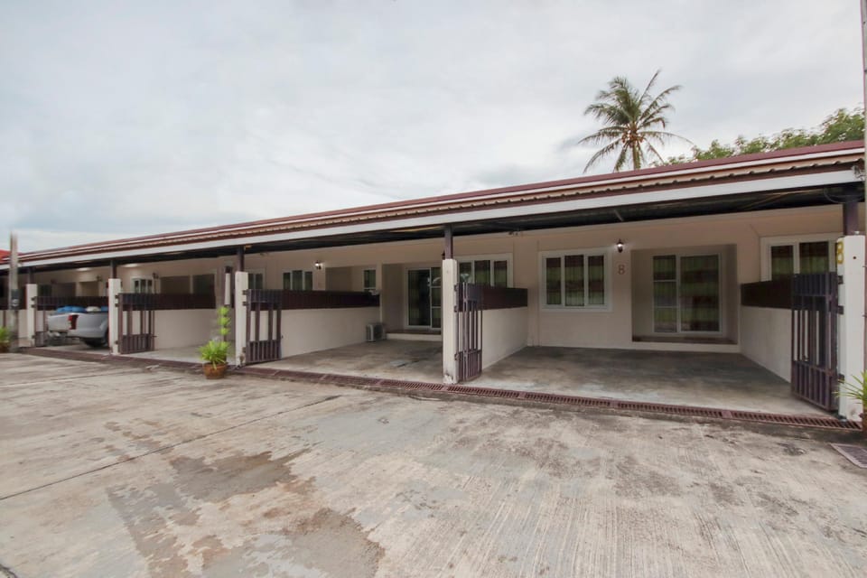 OYO 75331 Hareeya Hotel Hotel in Khok Kloi