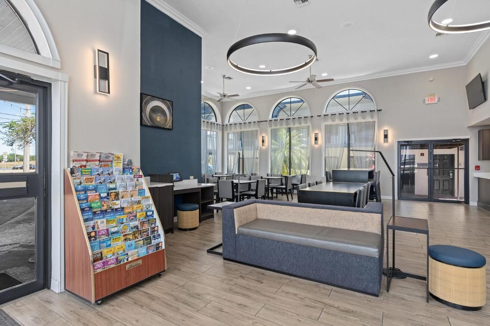 Shared lounge/TV area