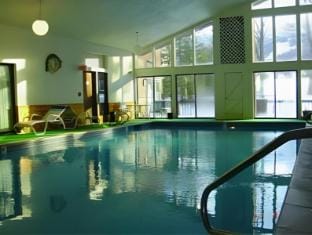 Cascades Lodge Hotel in Mendon