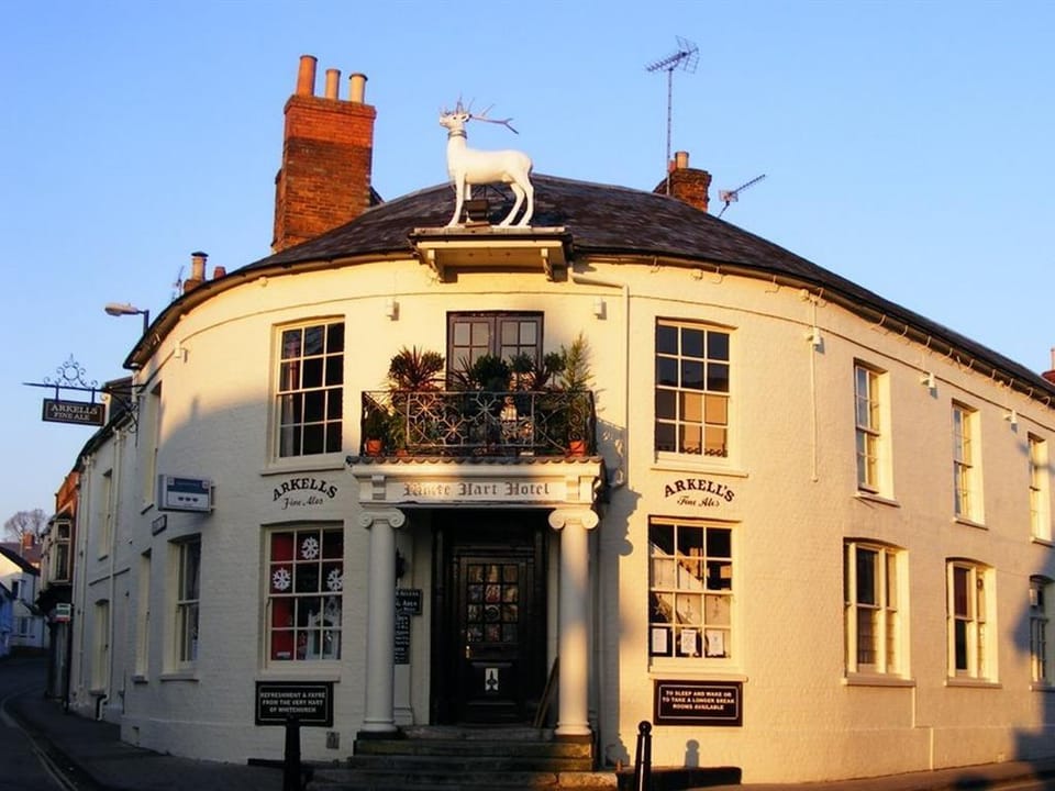 The White Hart Arkells Pub Group Inn in Test Valley District