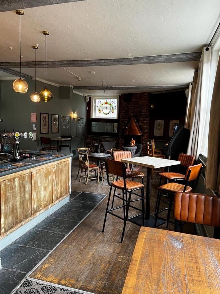 The White Hart Arkells Pub Group Inn in Test Valley District
