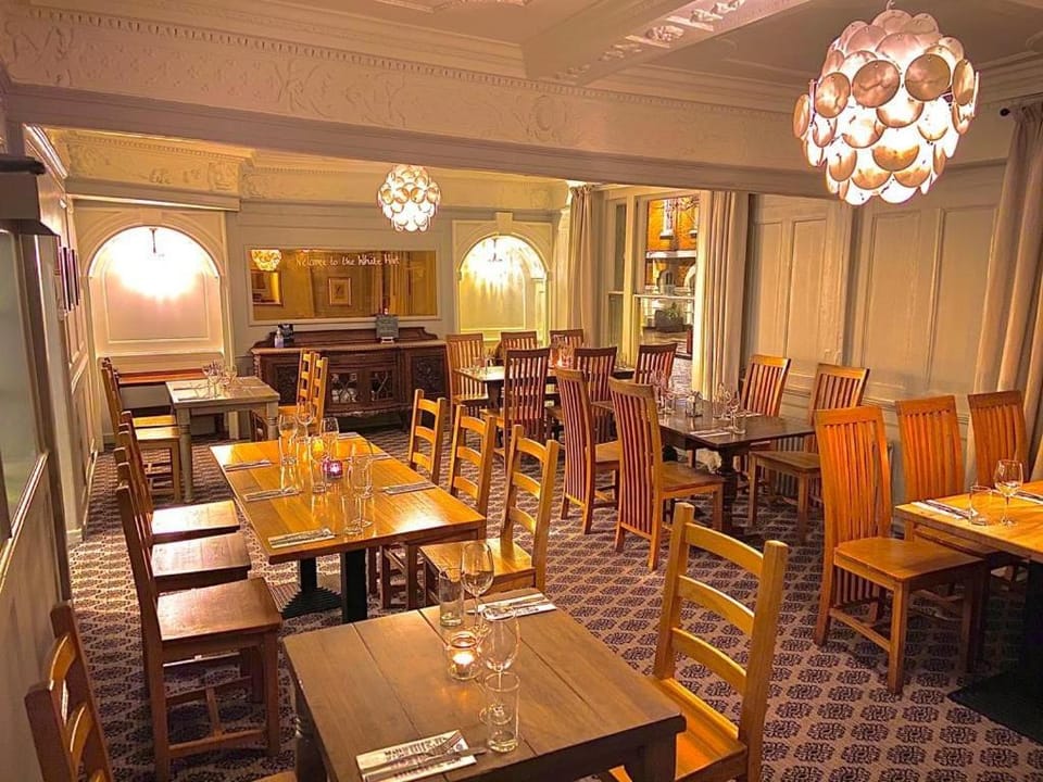 The White Hart Arkells Pub Group Inn in Test Valley District