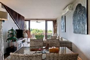 Romantic Poolside Town House, Tabanan Village ❤️ Hotel in East Selemadeg