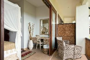 Romantic Poolside Town House, Tabanan Village ❤️ Hotel in East Selemadeg
