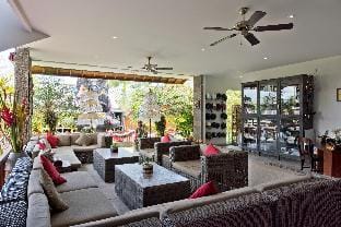 Romantic Poolside Town House, Tabanan Village ❤️ Hotel in East Selemadeg