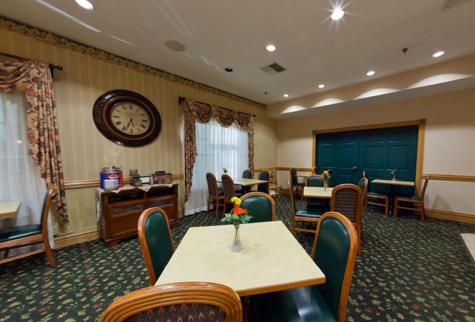 Country Inn & Suites by Radisson, Salina, KS Hotel in Salina