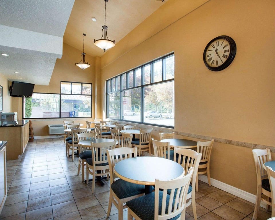 MorningGlory Inn & Suites Motel in Bellingham