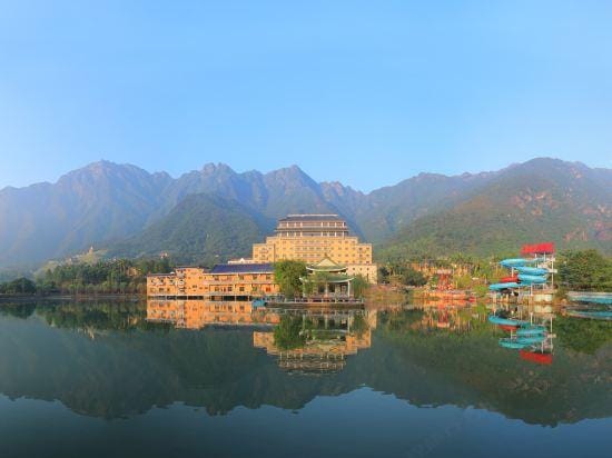 Lotus Mountain Hot Spring Resort Hotel in Guangdong