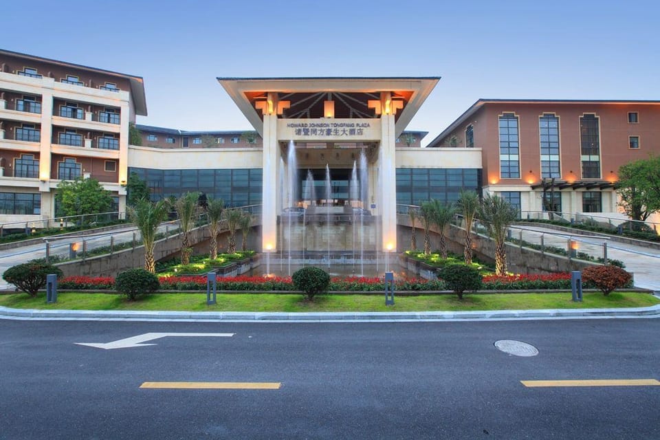 Tongfang Plaza Zhuji Hotel in Hangzhou