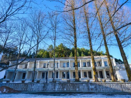 Siming Village Woodland Resort Hotel in Zhejiang