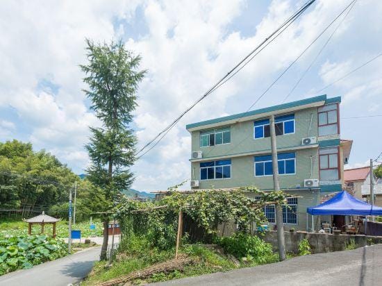Tonglu She Township Bamboo House Hotel in Hangzhou