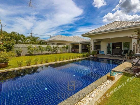 Cozy 3 Bedroom Pool Villa L70 Hotel in Hua Hin District