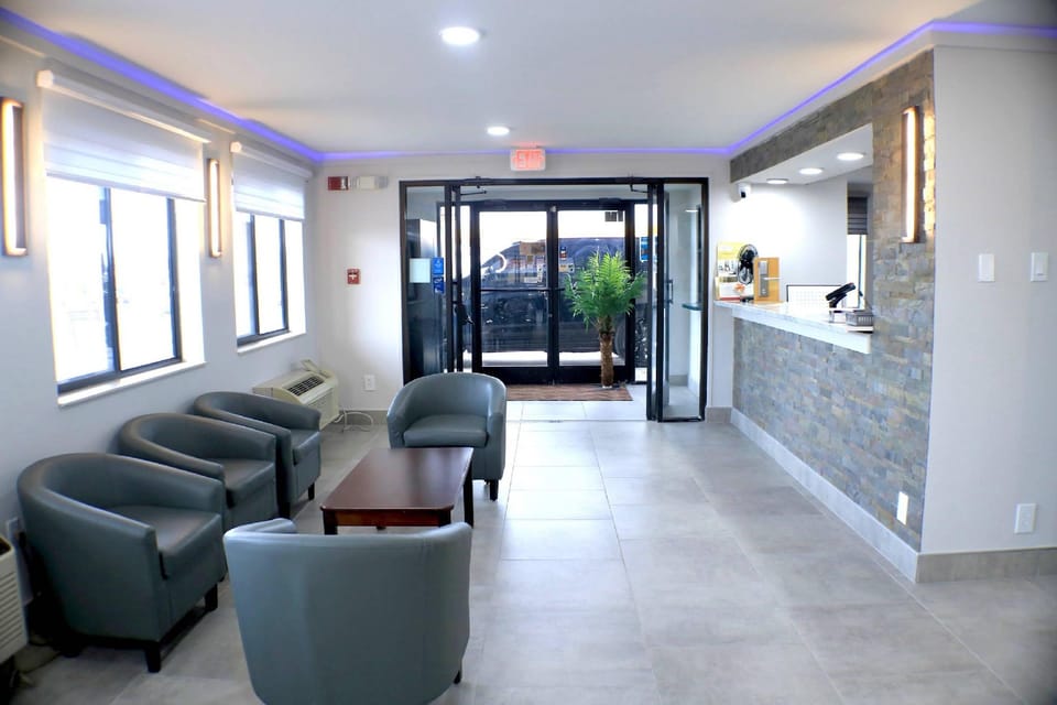 Econo Lodge Inn & Suites Southeast Hotel in La Vergne