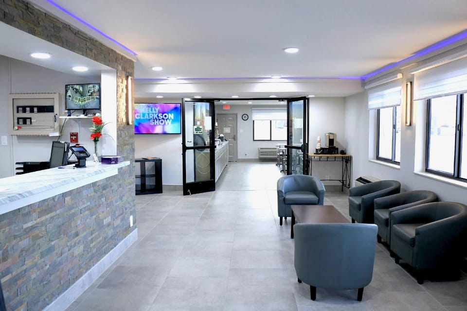 Econo Lodge Inn & Suites Southeast Hotel in La Vergne