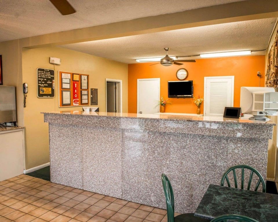 Econo Lodge Lake City-North Hotel in Lake City