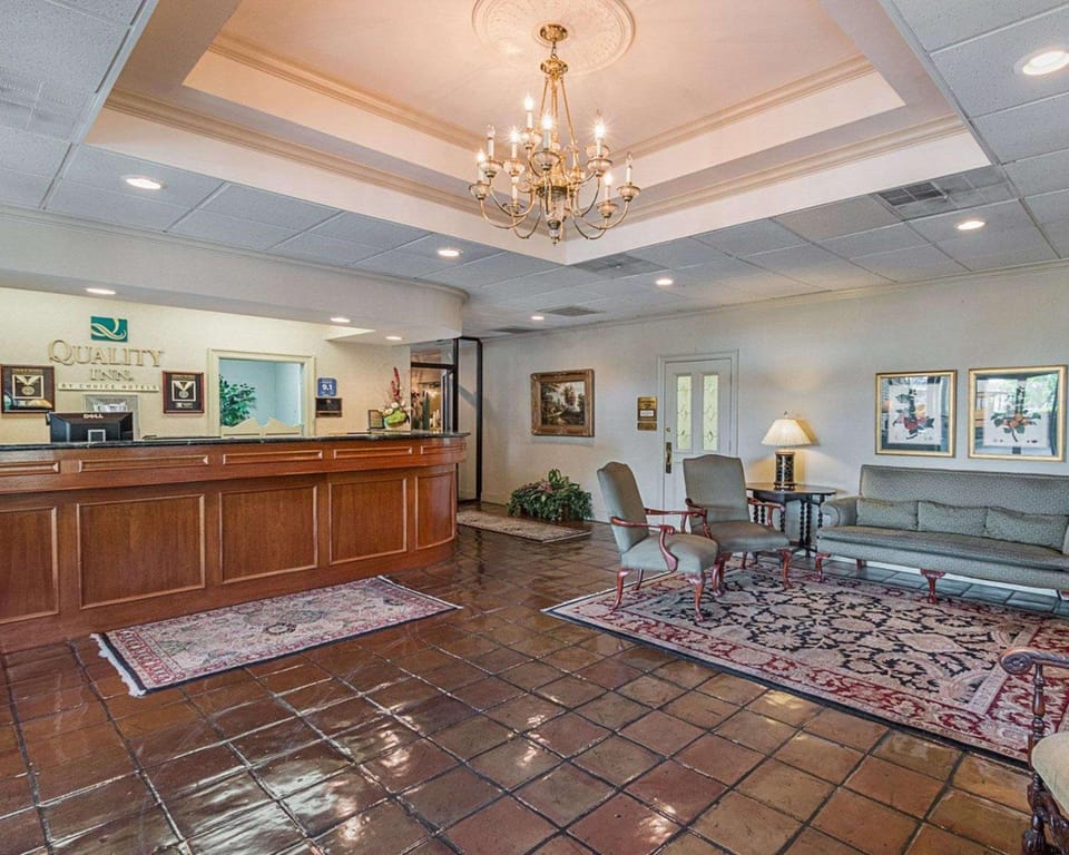 Quality Inn Ennis Hotel in Ennis