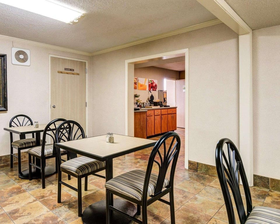 Quality Inn Conway - Greenbrier Hotel in Conway
