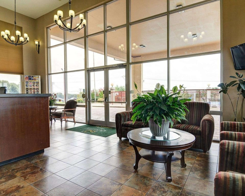 Quality Inn Conway - Greenbrier Hotel in Conway