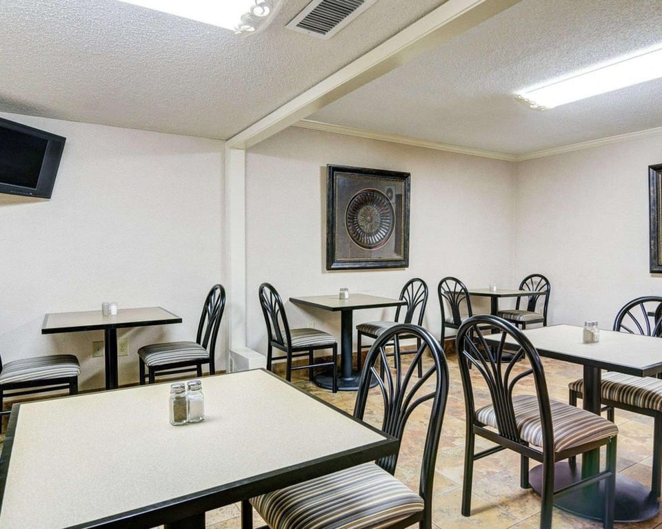 Quality Inn Conway - Greenbrier Hotel in Conway