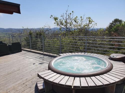 Suite Nid d'Amour et Spa privatif Lodge in Provence-Alpes-Côte d'Azur