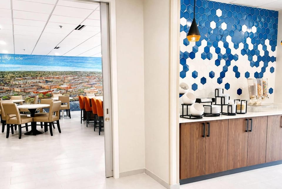 La Quinta Inn & Suites by Wyndham Auburn - University Area Hotel in Auburn