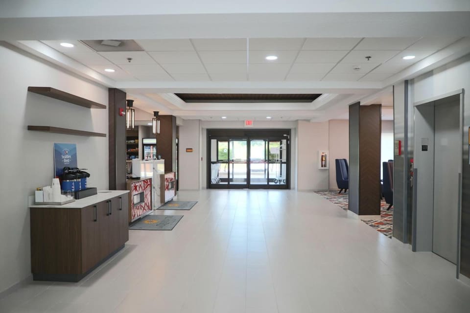 La Quinta Inn & Suites by Wyndham Auburn - University Area Hotel in Auburn
