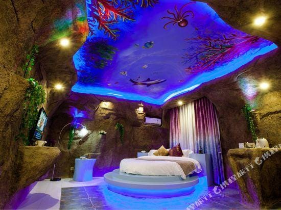 A Passenger Cabin Hotel in Xiamen