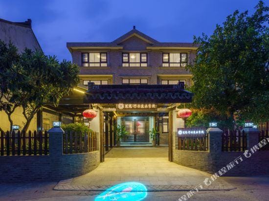Floral Hotel Wuxi Xingyun Liushui Inn (Lingshan Giant Buddha Nianhuawan Branch) Hotel in Suzhou