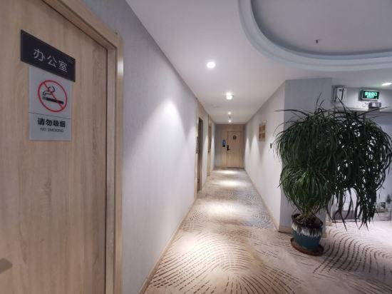 Qingmu Hotel (Nanjing Maiyuqiao Subway Station Hongshan Zoo) Hotel in Nanjing