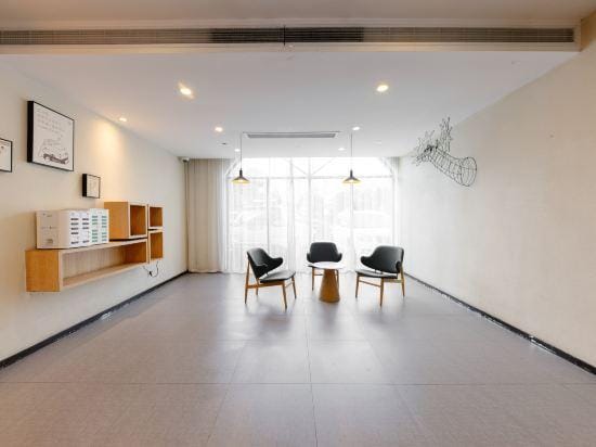Home Inn (Huatinglin Tao Road Metro Station, Shanghai) Hotel in Shanghai