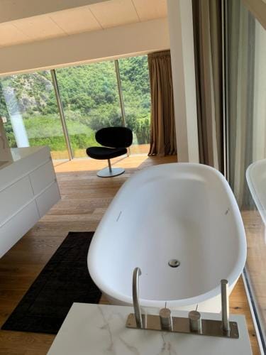 La Forestale Luxury Ecolodge - La Suite Royale Hotel in Marche