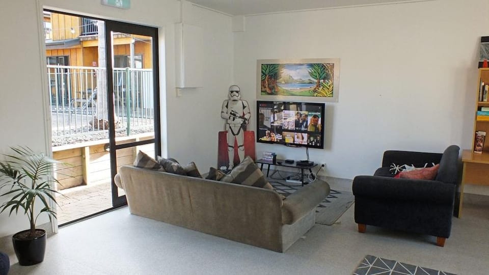 Bay Adventurer Backpackers & Apartments Hostel in Paihia