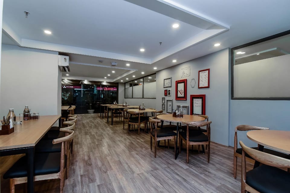 Super Townhouse C Scheme Ahinsa Circle Hotel in Jaipur