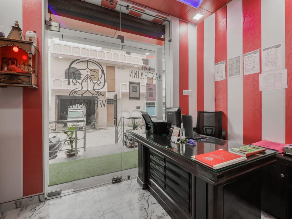 Hotel O Aastha Near Chaudhary Charan Singh International Airport Hotel in Lucknow